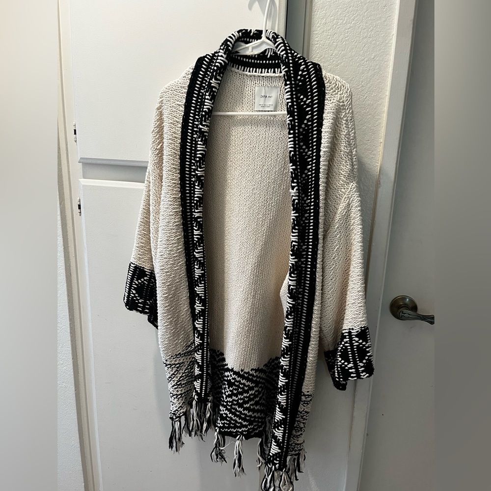 Zara knit sweater size medium